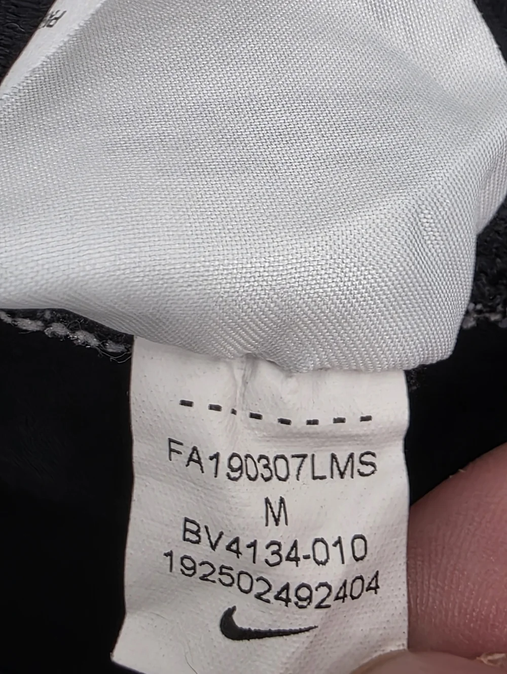 Nike Pro Aeroadapt CROPPED Long Sleeve‎ Stretch BV4134-010 Black Womens Medium.